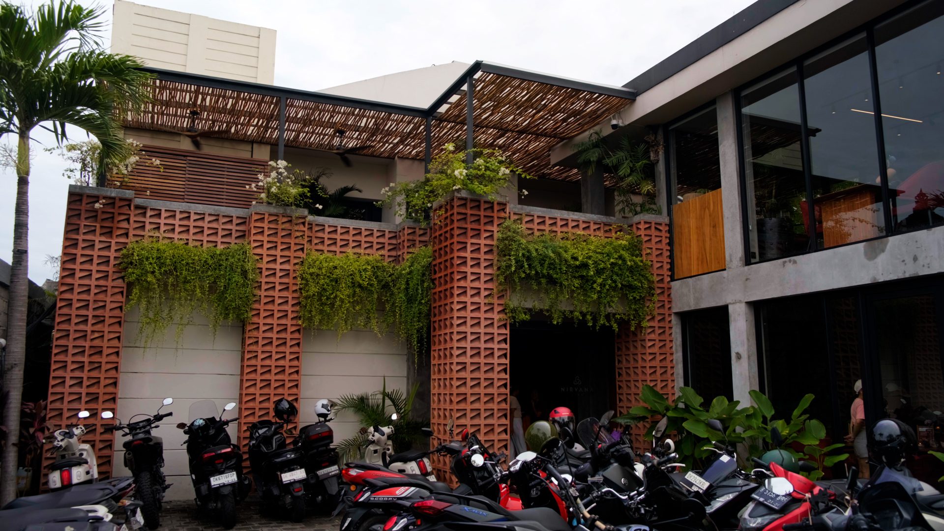 PICKS.00_30_28_14.Still079